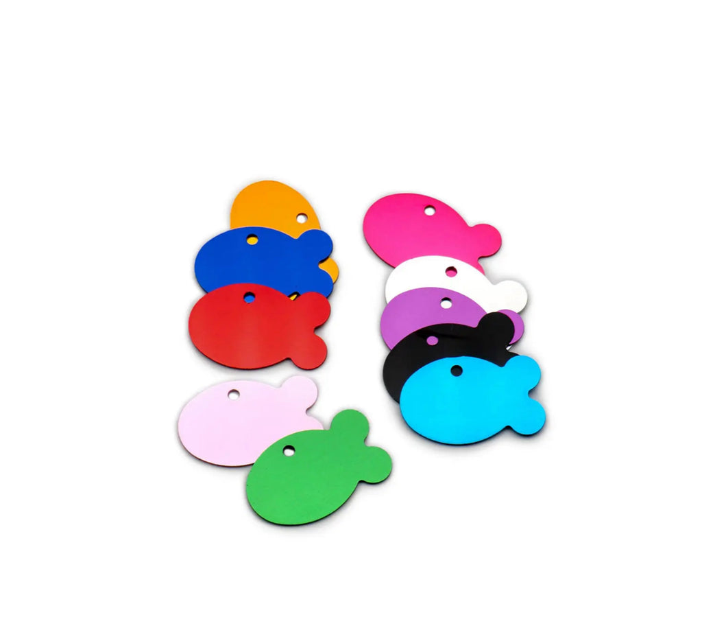 Aluminium Fischform Hundemarke mit beidseitiger Gravur: Name des Hundes und Adresse und Telefonnummer